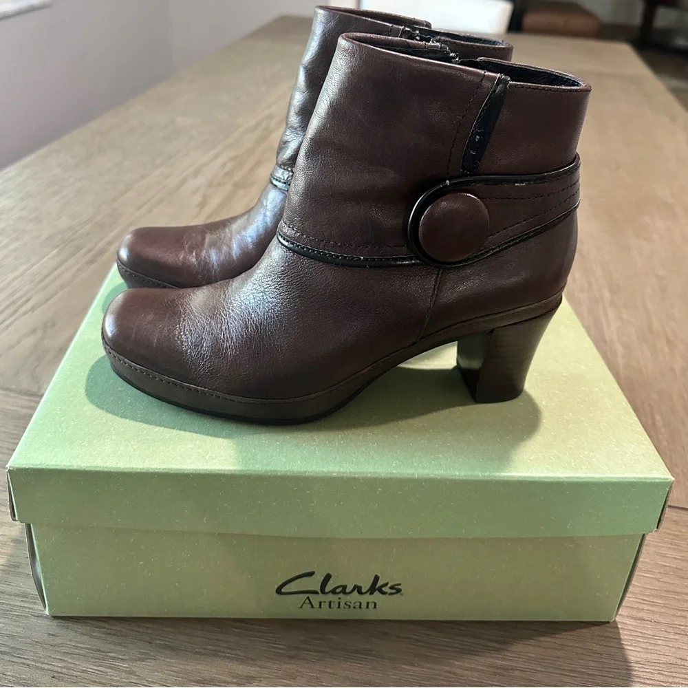 Clarks Artisan Collection Brown Leather Heeled Ankle Booties Size 6.5 Peralta
